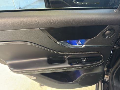 Used 2021 Lincoln Corsair Reserve AWD/4WD image 30