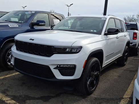 New 2025 Jeep Grand Cherokee Limited w/ Black Appearance Package AWD/4WD image 3