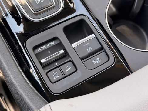 Used 2025 Honda Pilot EX-L image 23