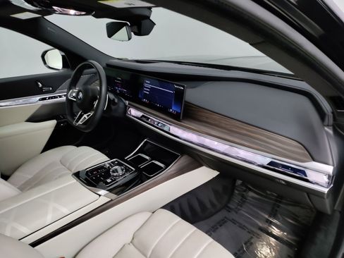 Certified 2023 BMW 740i image 28