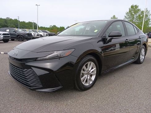 Used 2025 Toyota Camry LE FWD image 7