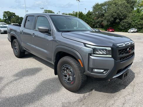 Used 2026 Nissan Frontier PRO-4X AWD/4WD image 3