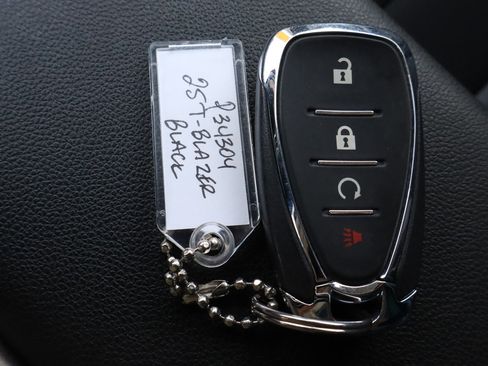 Used 2025 Chevrolet TrailBlazer LT image 30