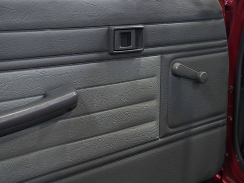 Used 1988 Toyota Pickup Deluxe image 21