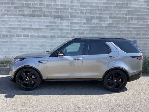 Used 2024 Land Rover Discovery Dynamic SE AWD/4WD image 9