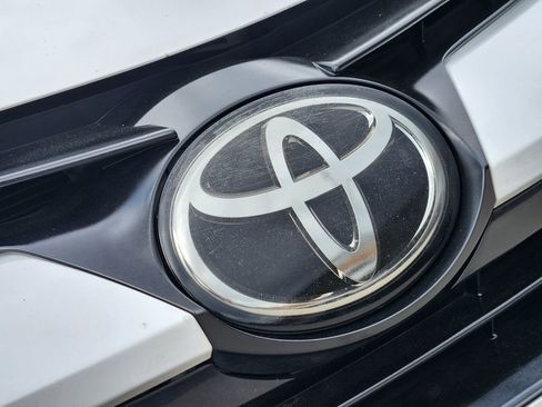 Used 2019 Toyota Corolla LE image 12