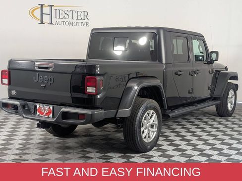 Used 2023 Jeep Gladiator Sport AWD/4WD image 7