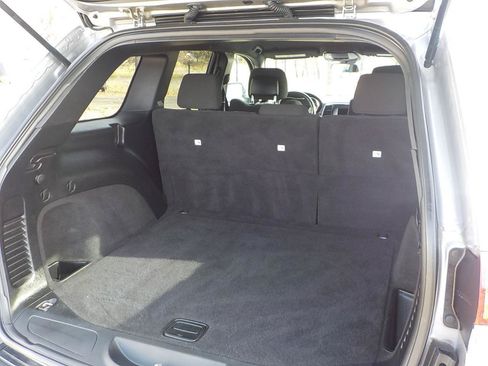 Used 2020 Jeep Grand Cherokee Laredo RWD image 10