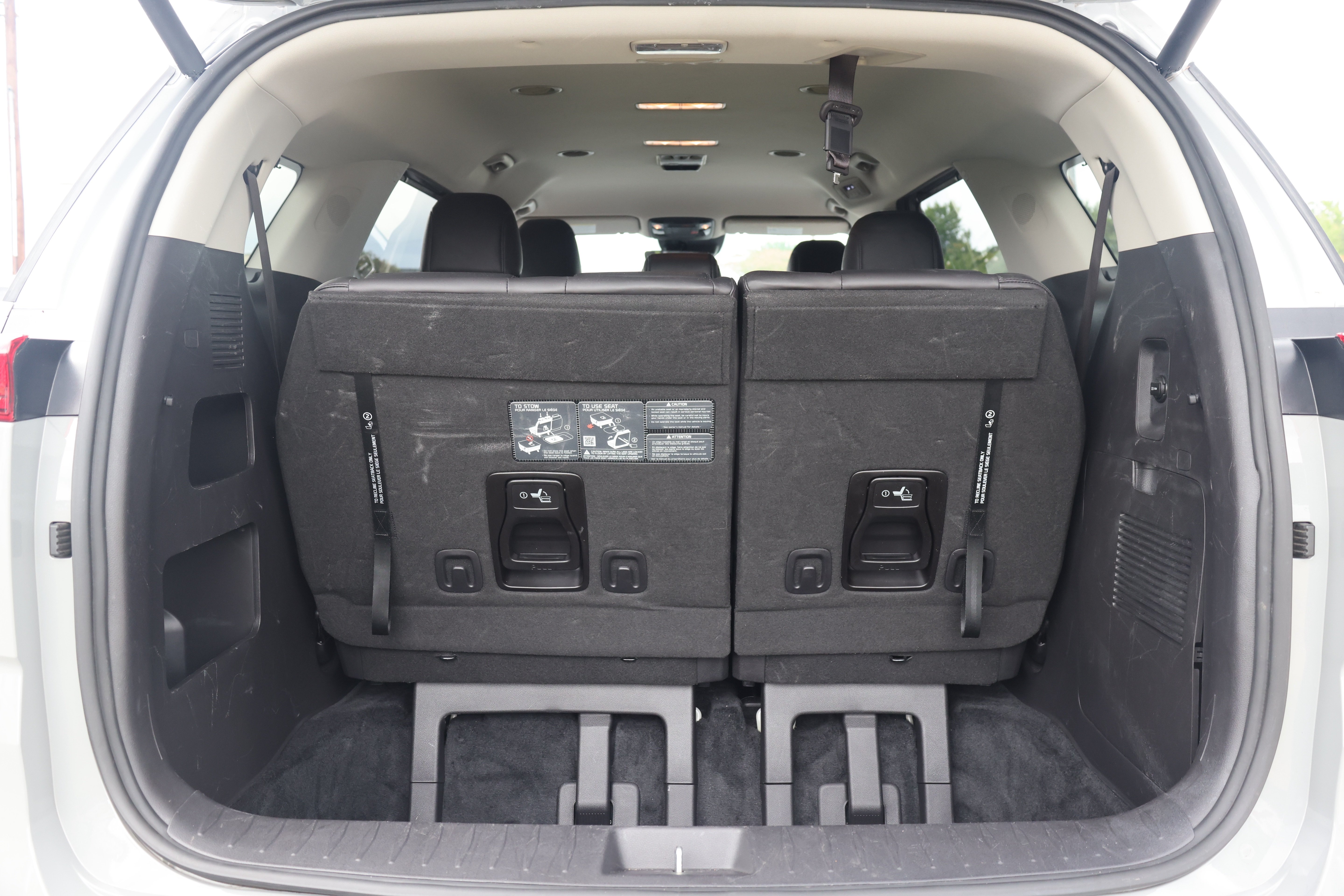 Used 2024 Kia Carnival EX FWD image 15