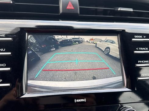 Used 2020 Toyota Camry SE FWD image 21
