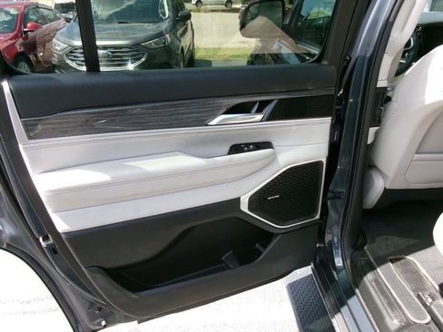 Used 2022 Jeep Wagoneer Series II w/ Premium Group I AWD/4WD image 23