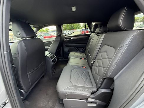 Used 2025 Volkswagen Atlas Cross Sport SE FWD image 22
