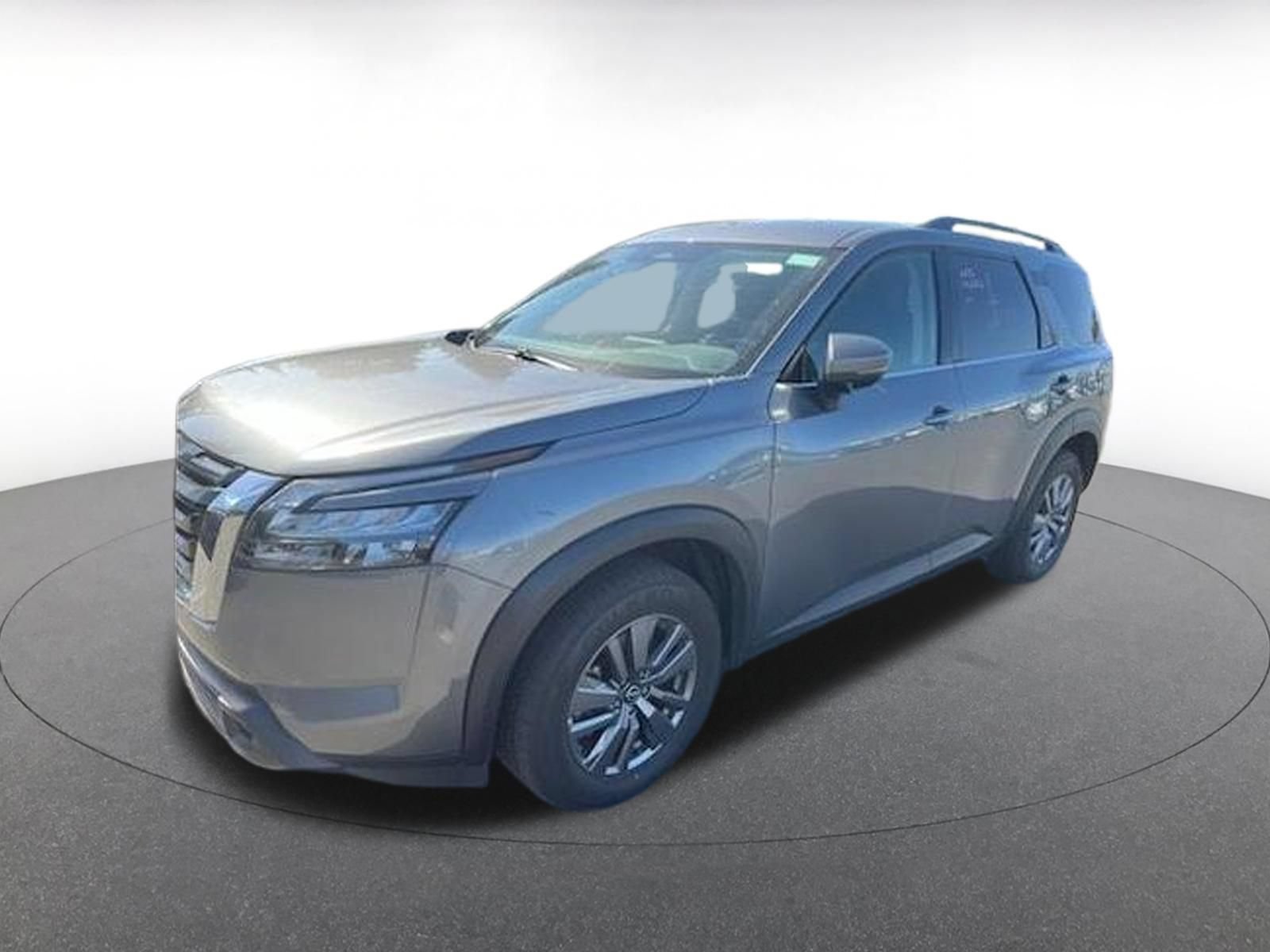 Used 2025 Nissan Pathfinder SV FWD image 2