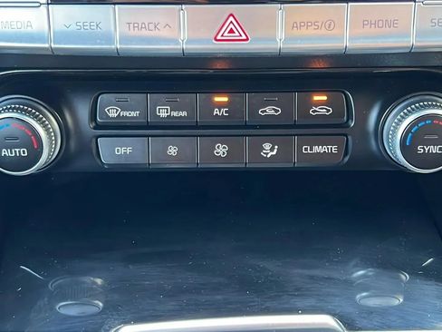 Used 2018 Kia Stinger RWD image 35