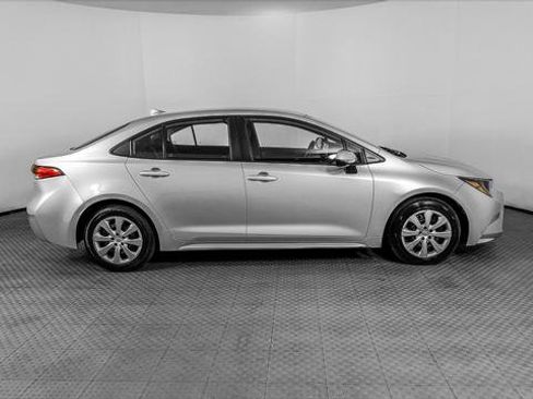 Used 2021 Toyota Corolla LE FWD image 9
