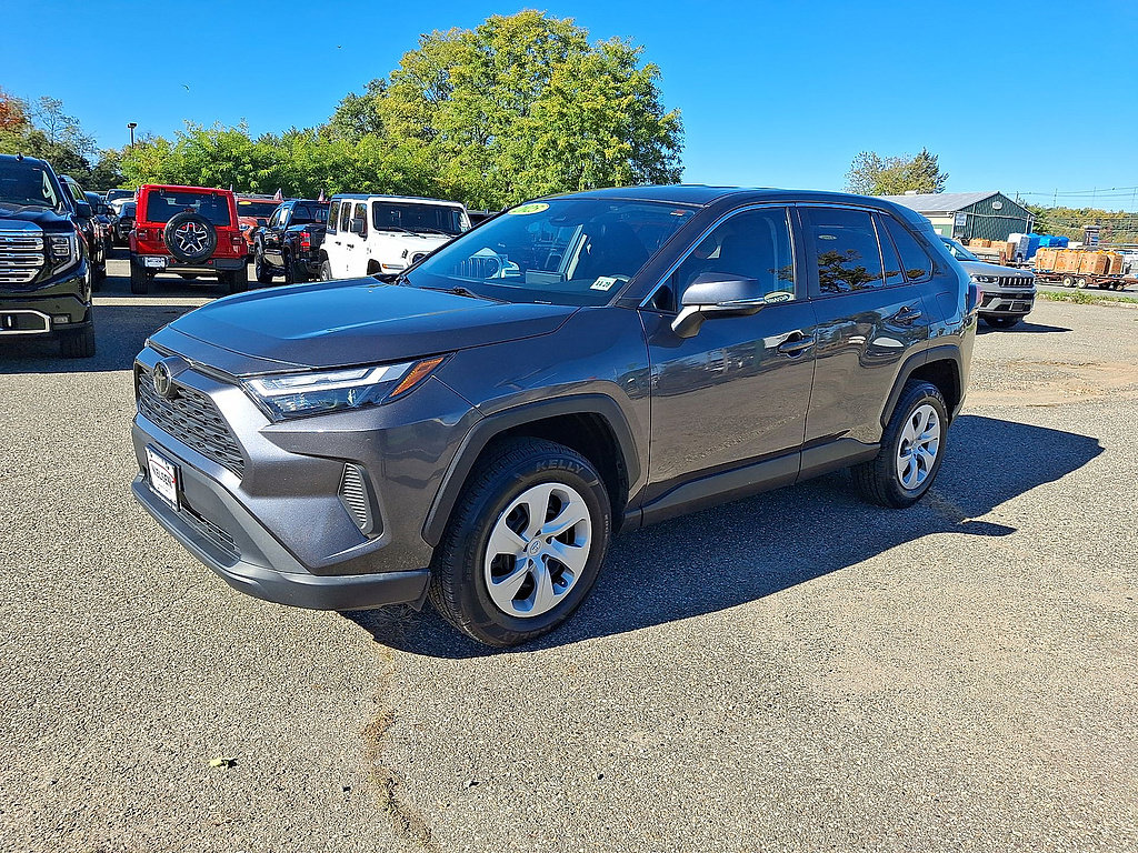 Used 2025 Toyota RAV4 LE AWD/4WD image 4