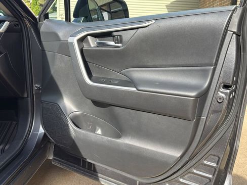 Used 2024 Toyota RAV4 XLE FWD image 27
