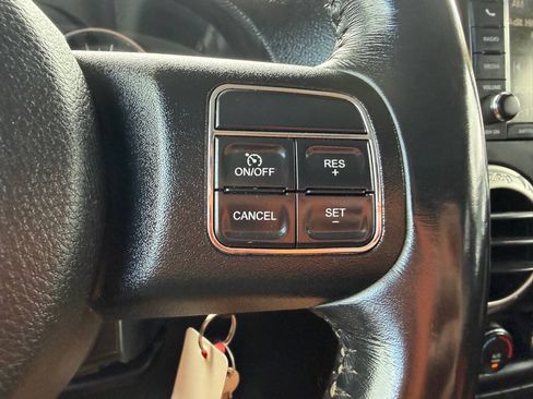 Used 2017 Jeep Wrangler Unlimited Sahara AWD/4WD image 18
