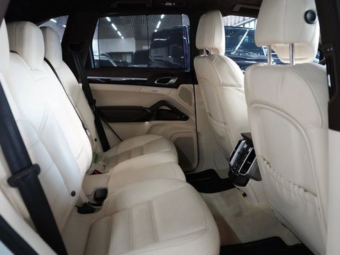 Used 2015 Porsche Cayenne S image 20