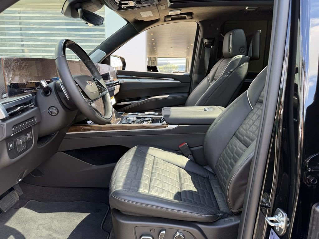 Certified 2026 Cadillac Escalade Platinum Sport w/ LPO, ONYX Package AWD/4WD image 19