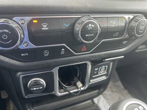 Used 2024 Jeep Wrangler Sport AWD/4WD image 8