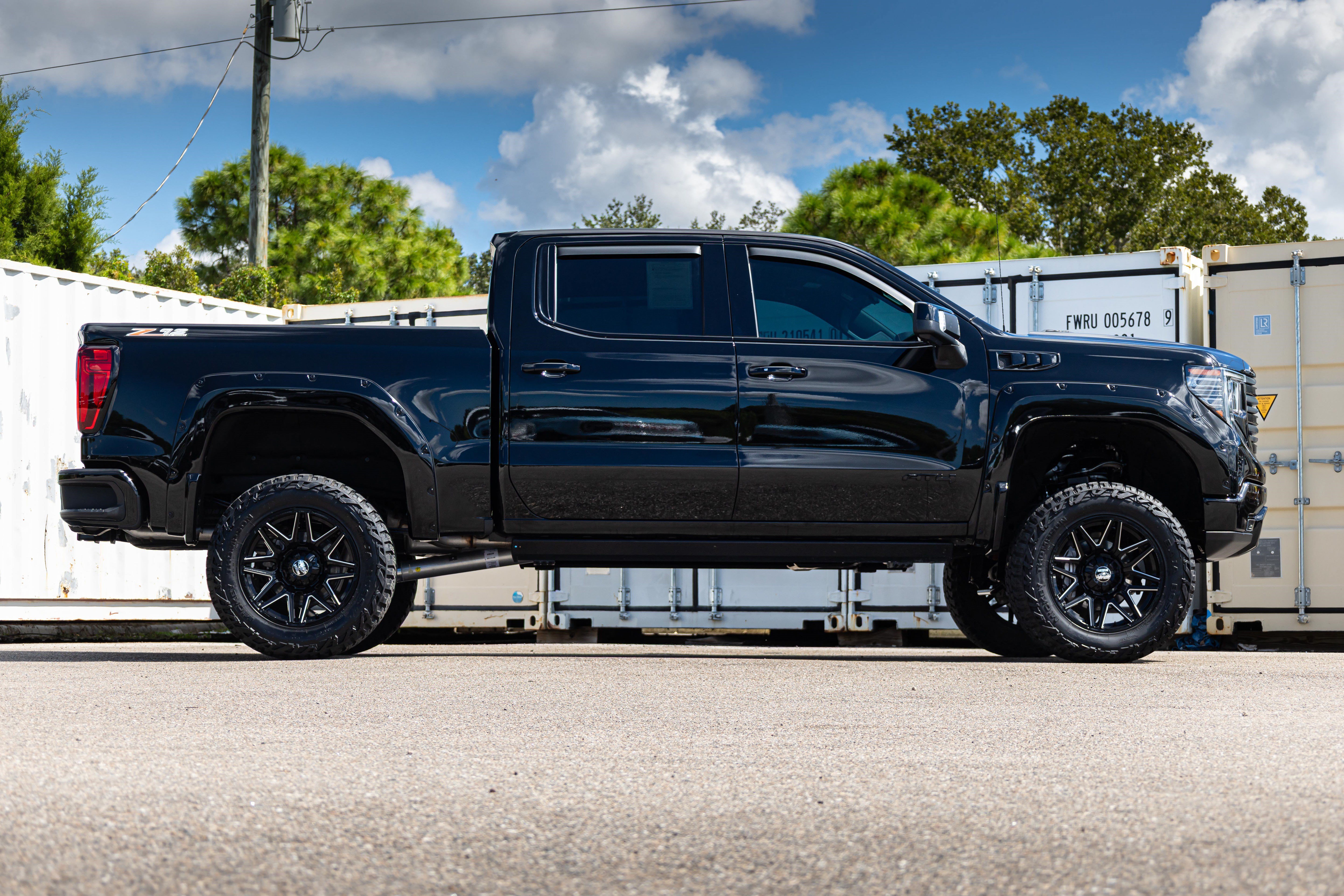 Used 2025 GMC Sierra 1500 AT4 w/ Technology Package AWD/4WD image 3