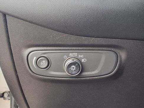 Used 2018 Chevrolet Equinox LS image 11