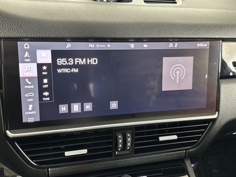 Used 2021 Porsche Cayenne Base image 18