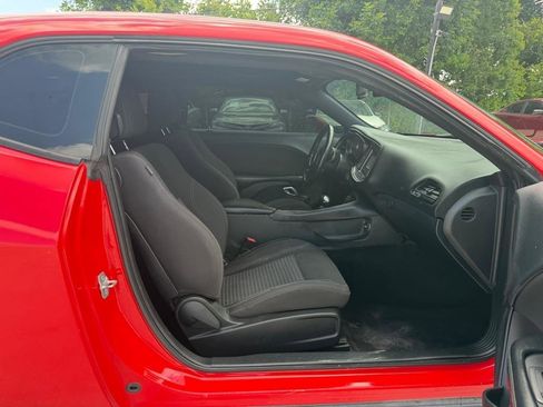 Used 2015 Dodge Challenger SXT RWD image 13