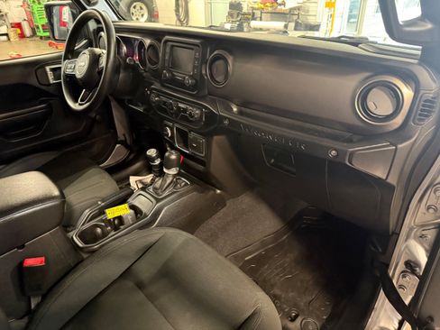 Used 2020 Jeep Wrangler Unlimited Sport AWD/4WD image 9