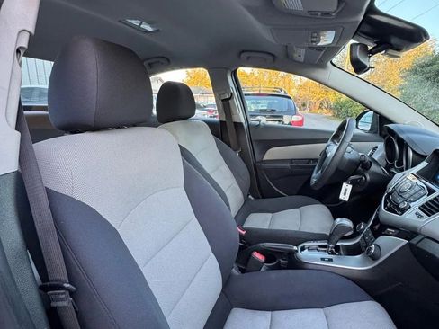Used 2015 Chevrolet Cruze LS image 10