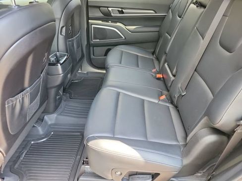 Used 2025 Kia Telluride LX FWD image 16