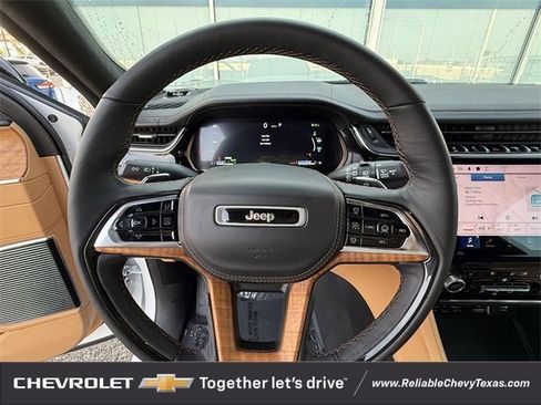 Used 2023 Jeep Grand Cherokee Summit image 13