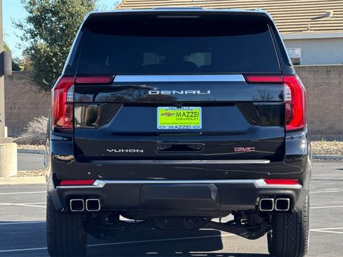 Used 2025 GMC Yukon XL Denali image 11