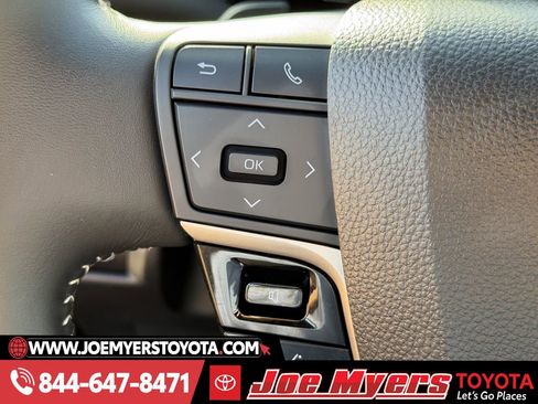 Used 2025 Toyota Camry SE image 24