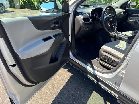 Used 2022 Chevrolet Equinox LT FWD image 28