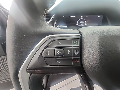 Used 2023 Jeep Grand Cherokee L Laredo image 17