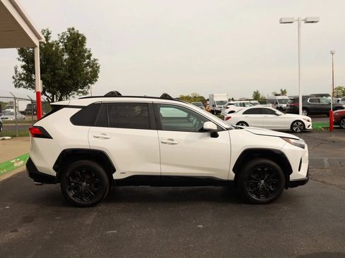 Used 2022 Toyota RAV4 SE w/ Convenience Package AWD/4WD image 4