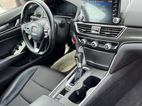 Used 2018 Honda Accord Sport image 9
