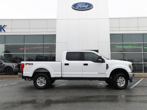 Used 2018 Ford F250 XLT w/ XLT Value Package image 1