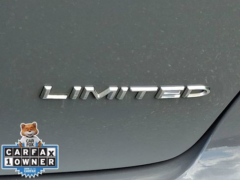 Used 2022 Chrysler Pacifica Limited FWD image 31
