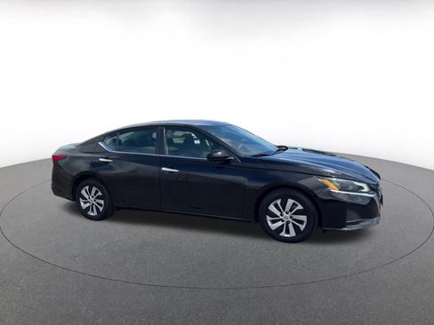 Used 2023 Nissan Altima 2.5 S image 2