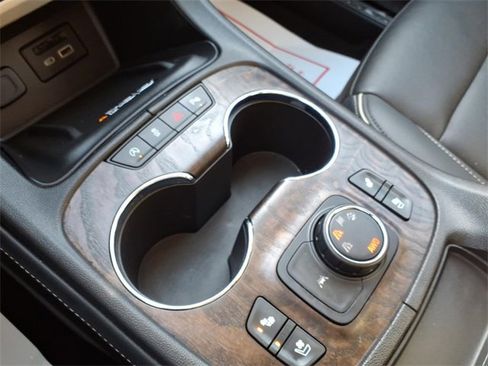 Used 2022 GMC Acadia Denali w/ Denali Technology Package image 18