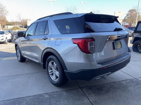 Used 2023 Ford Explorer XLT w/ Equipment Group 202A image 7