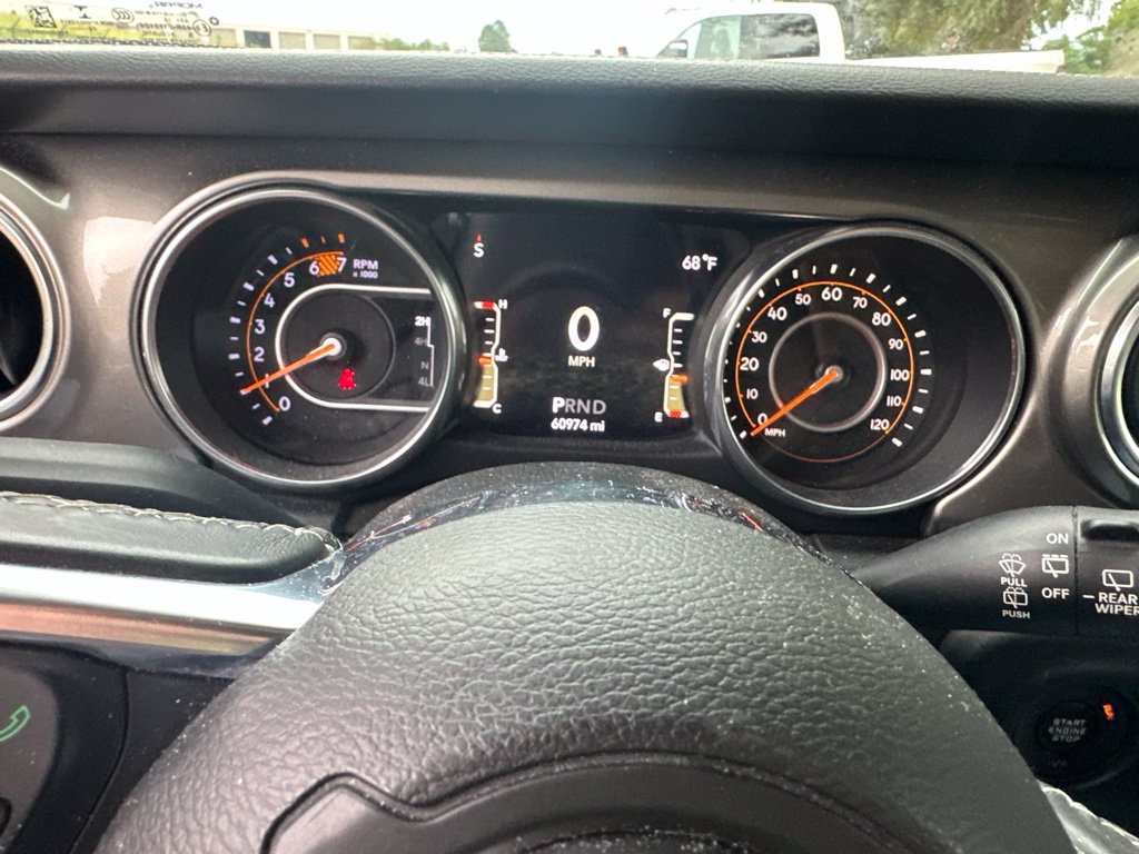Used 2018 Jeep Wrangler Unlimited Sahara AWD/4WD image 12