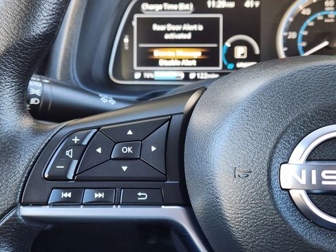 Used 2025 Nissan Leaf S image 18