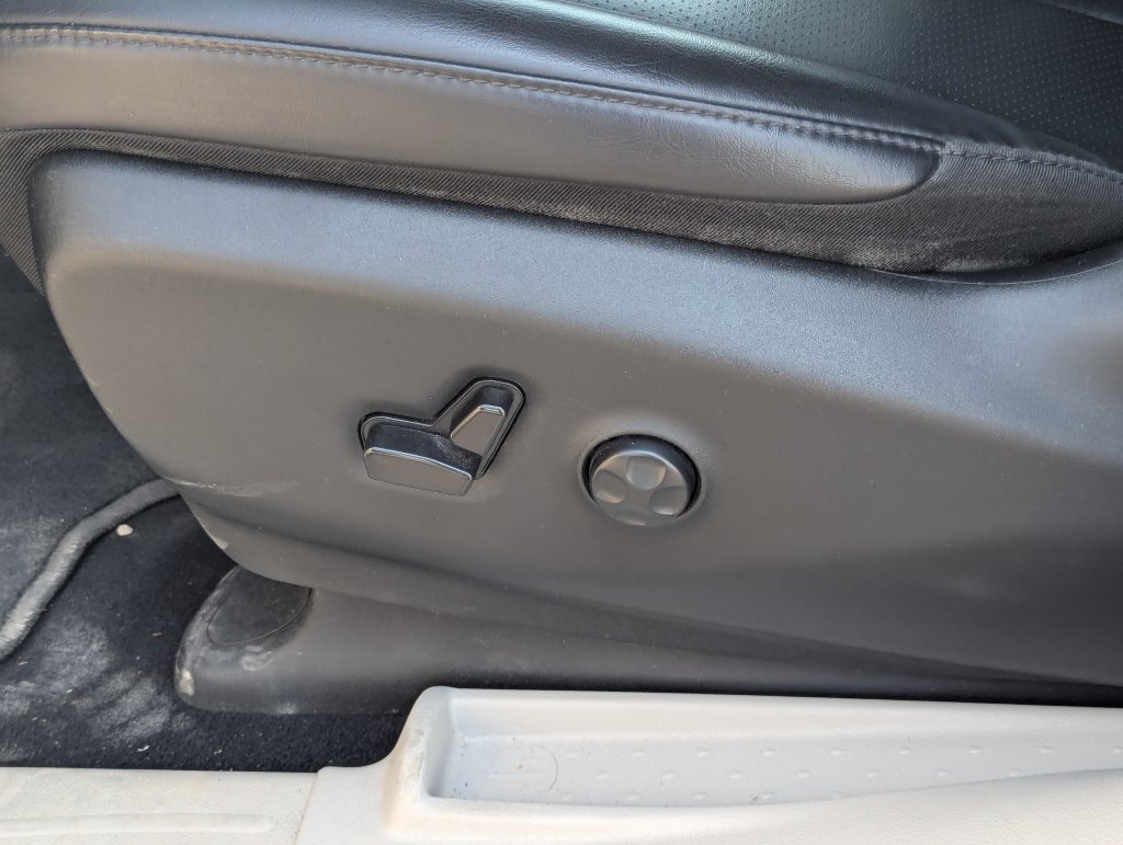 Used 2023 Chrysler Pacifica Touring-L FWD image 26