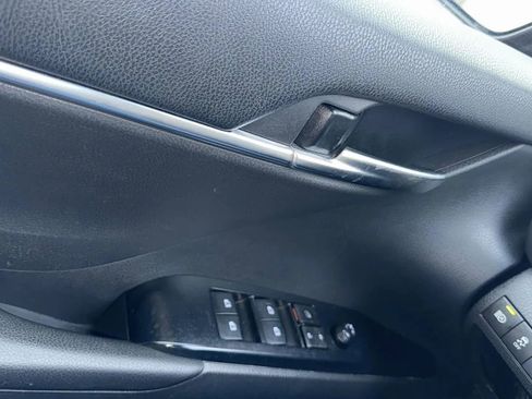 Used 2018 Toyota Camry LE image 22