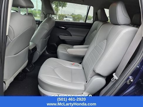 Used 2021 Toyota Highlander XLE FWD image 8