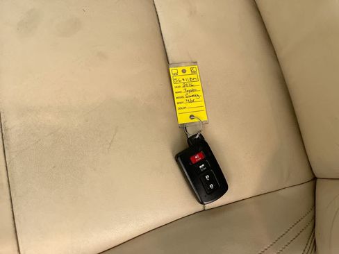 Used 2016 Toyota Camry XLE w/ Moonroof Package FWD image 27